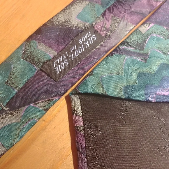 GUC BRIONI VINTAGE SILK TIE - Picture 5 of 7